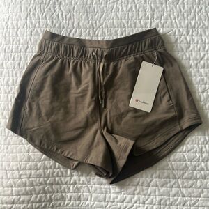 Lululemon inner glow short